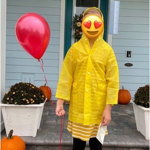 3/$12 Children’s Yellow Rain Coat - Size M -  Georgie or Coraline Costume 🎈